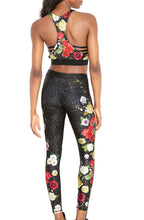 Load image into Gallery viewer, Winter Floral Leggings