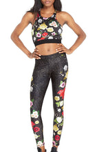 Load image into Gallery viewer, Winter Floral Leggings