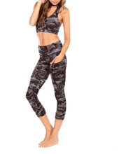 Load image into Gallery viewer, FLYNN CROP - MOSS CAMO