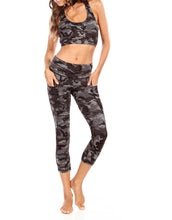 Load image into Gallery viewer, FLYNN CROP - MOSS CAMO