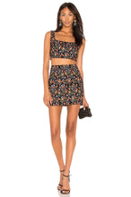 Load image into Gallery viewer, SCOOP NECK CROP TOP