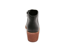 Load image into Gallery viewer, AUTUMN BLACK LEATHER