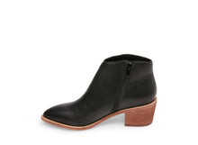 Load image into Gallery viewer, AUTUMN BLACK LEATHER
