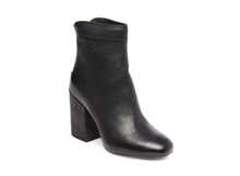 Load image into Gallery viewer, ACTON BLACK LEATHER