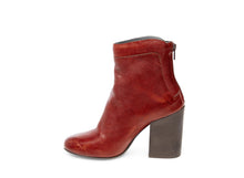 Load image into Gallery viewer, AMBROSIA RUST LEATHER
