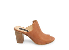 Load image into Gallery viewer, REFLECTION COGNAC LEATHER