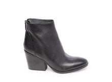 Load image into Gallery viewer, BLACK LEATHER