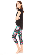 Load image into Gallery viewer, Killer Luau Capri Leggings